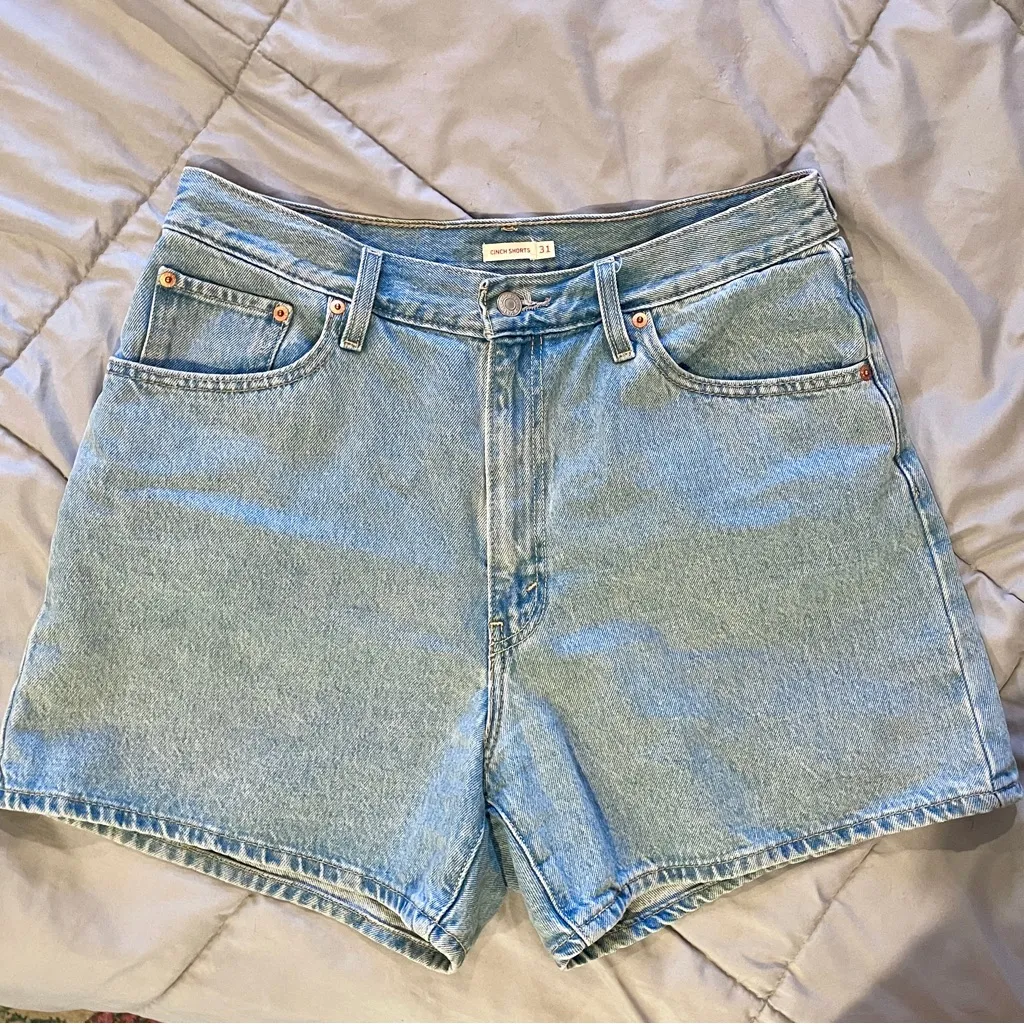 Levi’s Cinch Waist Shorts - Image 4