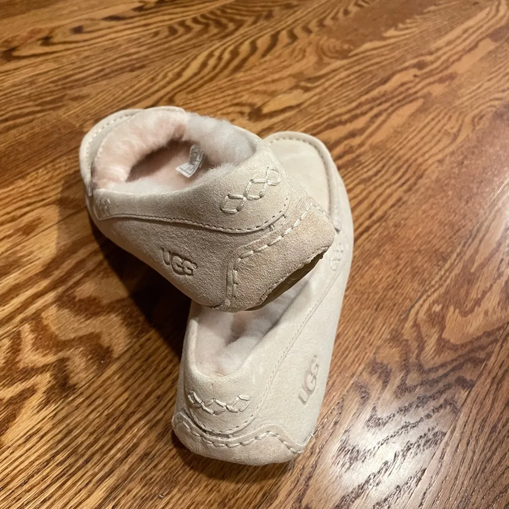 NWOT UGG FURRY SHOES - Image 7