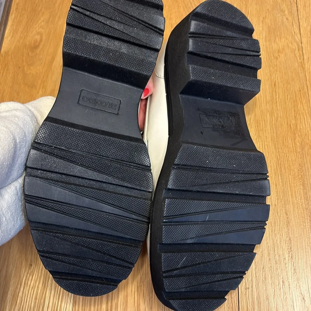 Blondo Chunky Loafers Waterproof Cream Lug Sole Shoes NWOB Size 10 - Image 4