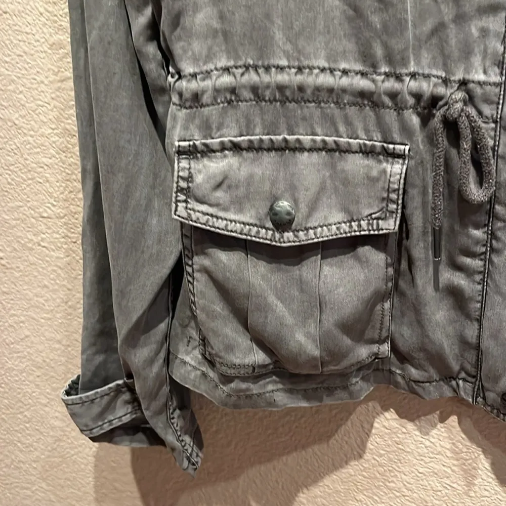 Aritzia Talula Women’s Gray Soft Military Style Cargo Pocket Jacket Size Small - Image 4