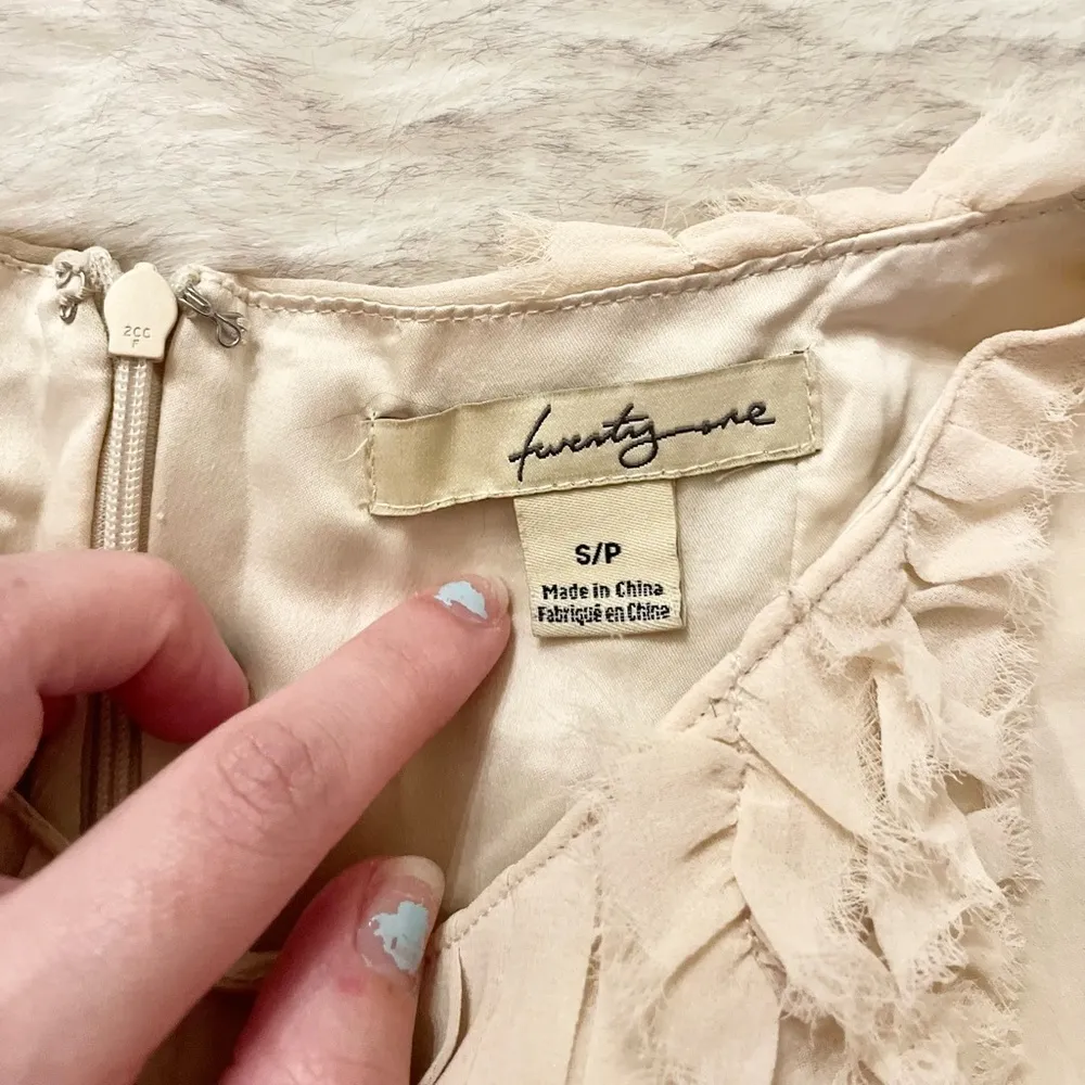 Forever 21 Vintage Cream Rosette Ruffle Pleated Dress Size Small - Image 6