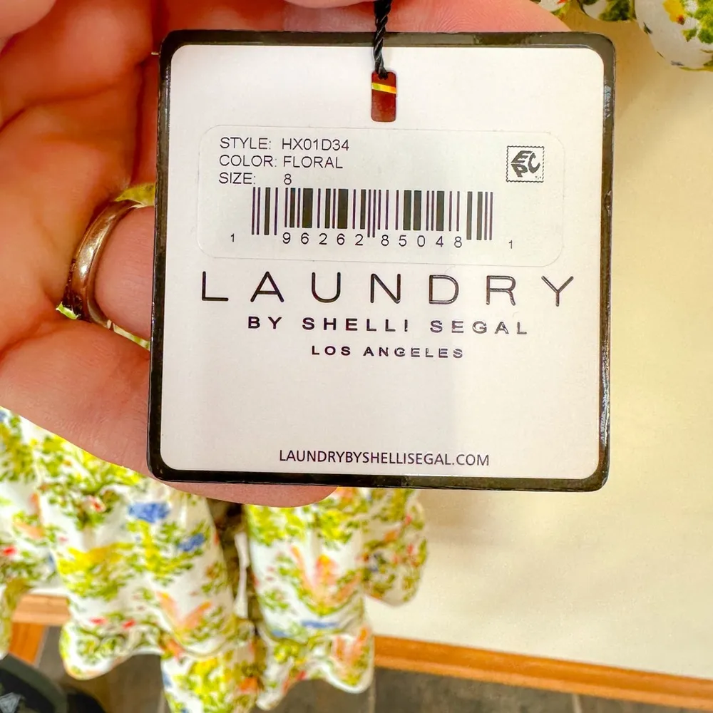 Laundry by Shelli Segaul. Puff sleeve, floral, mini dress. Sz 8 - Image 4