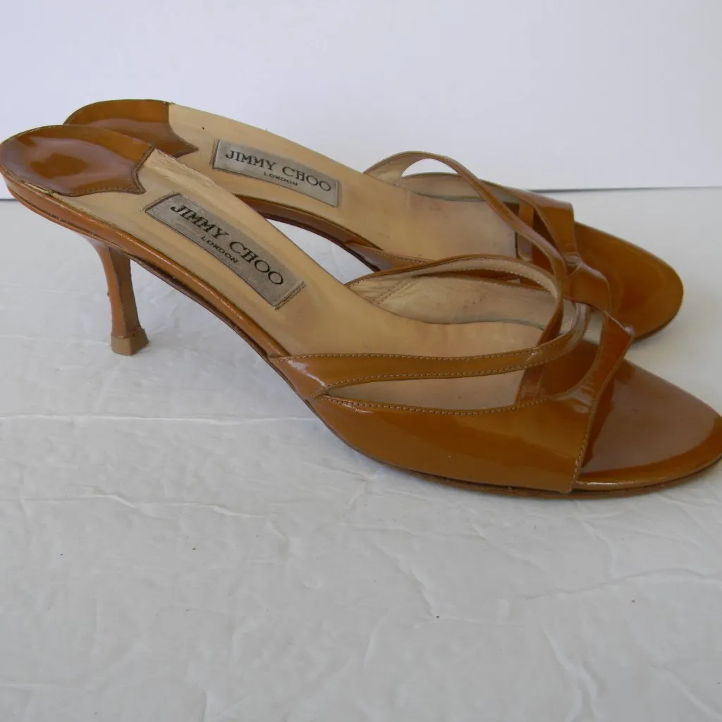 JIMMY CHOO WM'S TAN PATENT LEATHER KITTEN HEEL SANDALS SZ 40 - Image 4