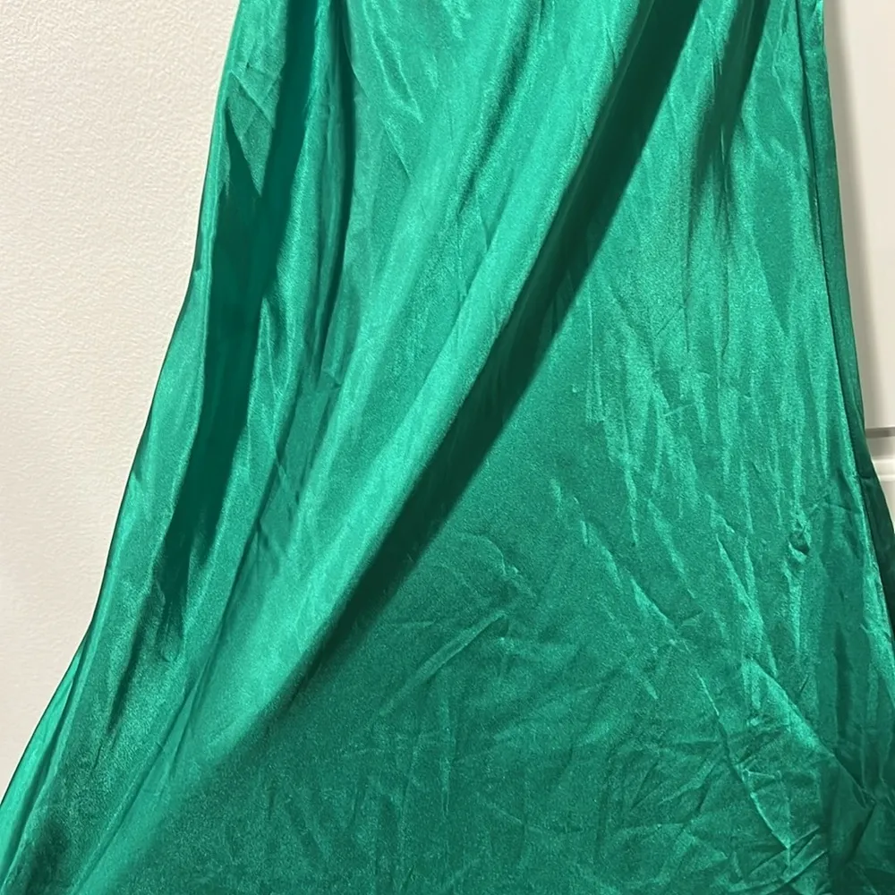 May Queen Couture green polyester full length formal dress Size 4 - Image 5