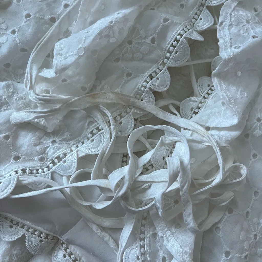 DO+BE White Eyelet Lace Blouse - Image 7