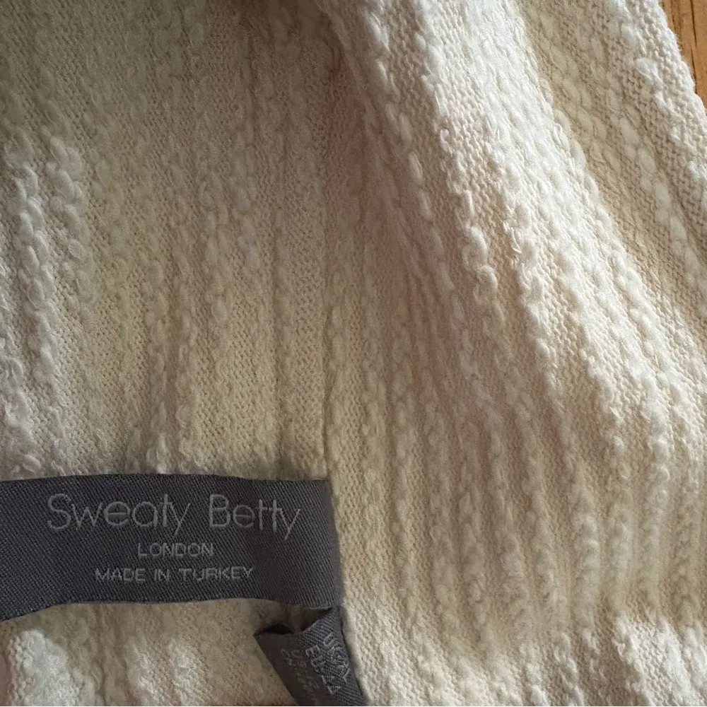 Sweaty Betty Cream Pull Over Size XL - Image 4