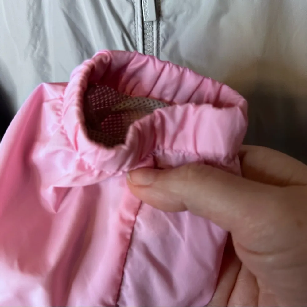 Garage size Large (juniors) Gray, pink, and white windbreaker - Image 10