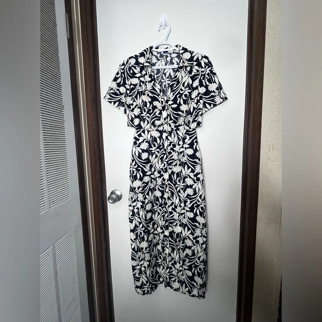 Old Navy Black and White Floral Midi Dress - Image 3