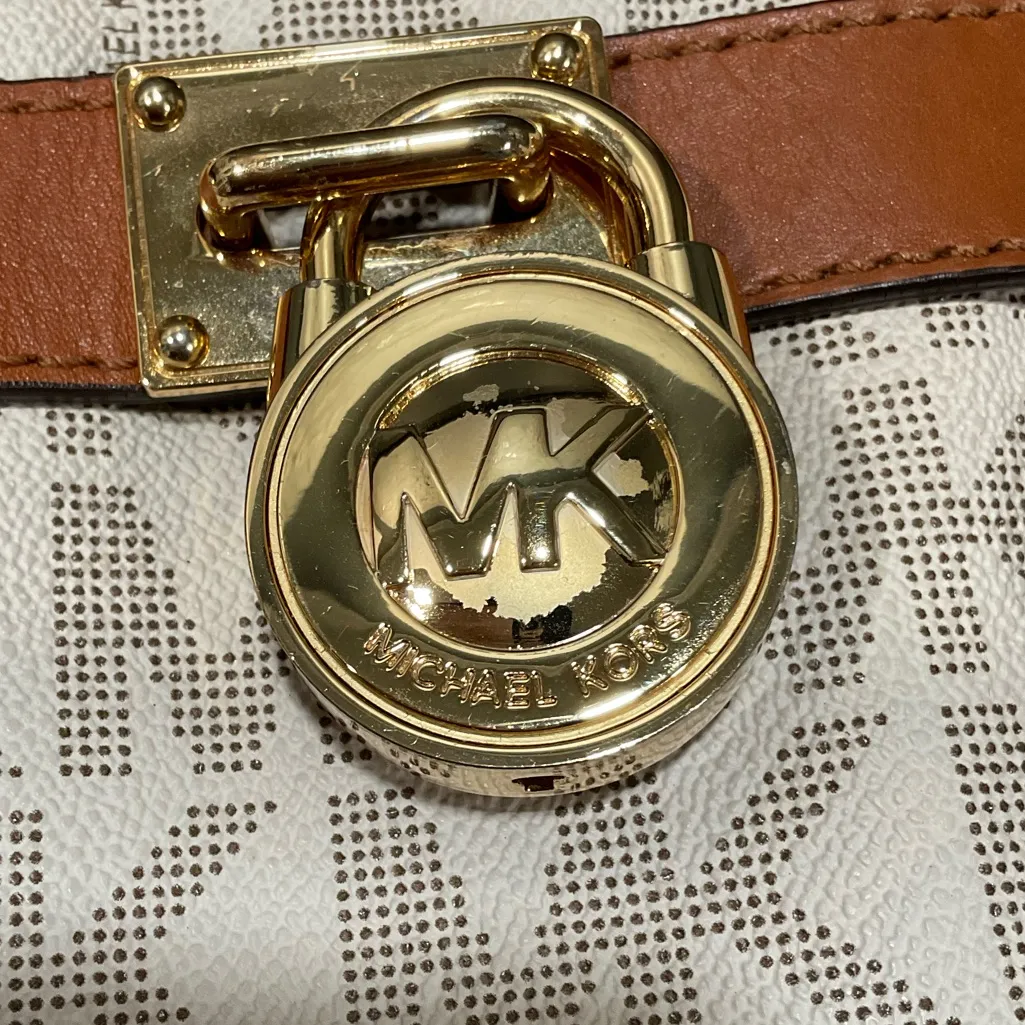 MICHAEL KORS HAMILTON LOGO TOTE WITH SHOULDER STRAP IN VANILLA - Image 8