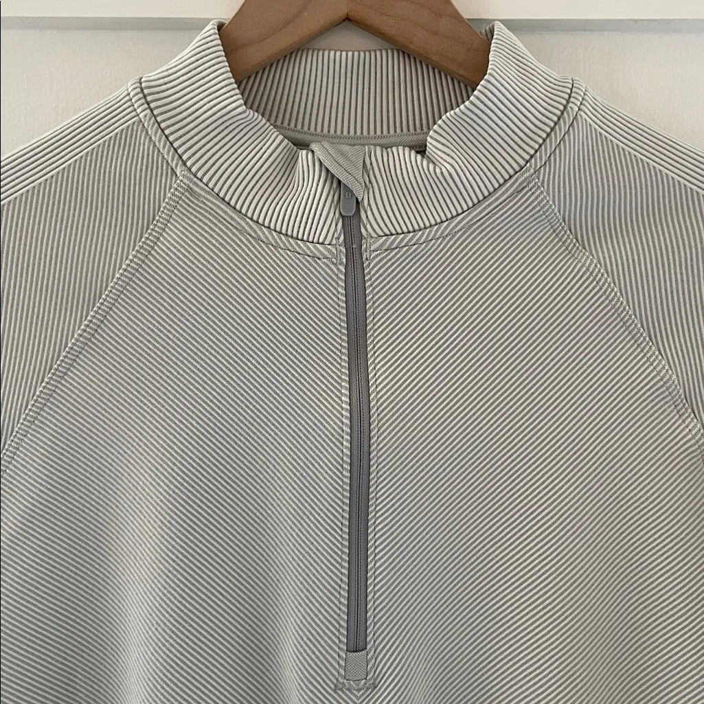 LULULEMON Rest Less Cropped 1/2 Zip Diagonal Rib Silver Drop / White Size 8 - Image 5