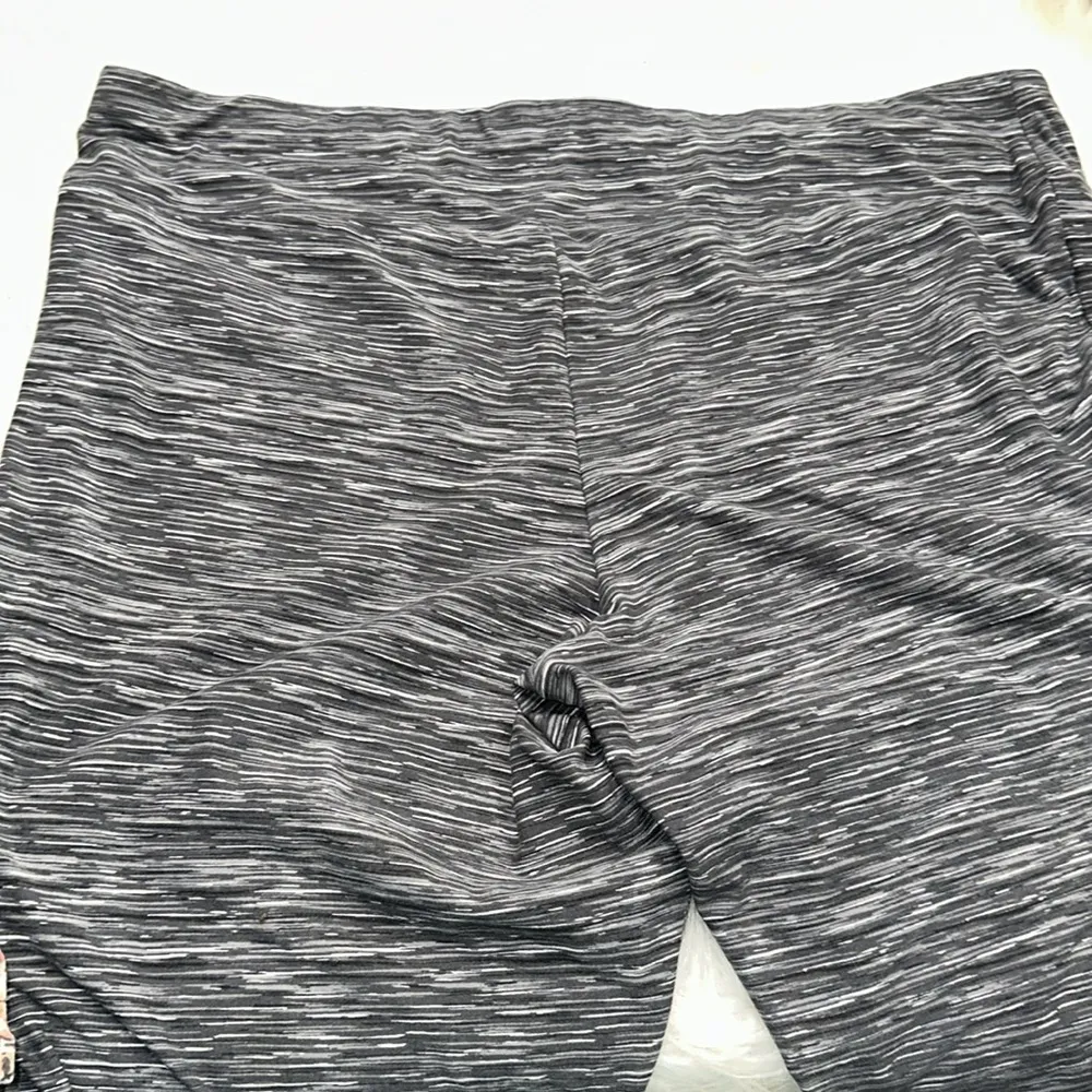 Terra & Sky Black and White Patterned Leggings size 2X - Image 5