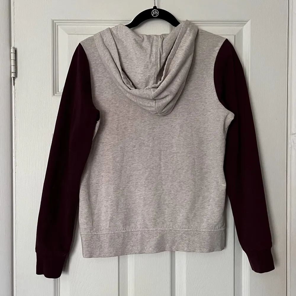 Zine Contrast Sleeve Hoodie - Image 4