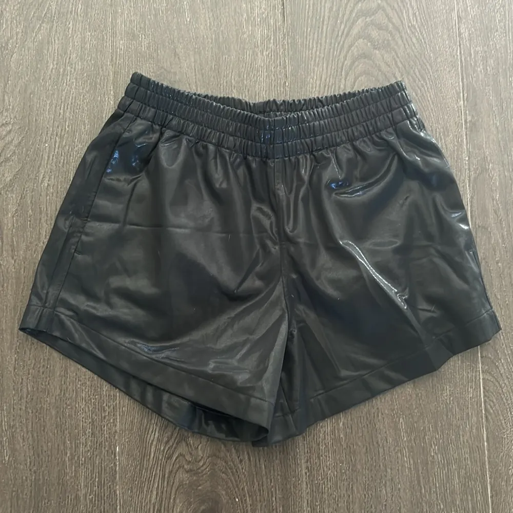 Mono b Shorts - Image 2