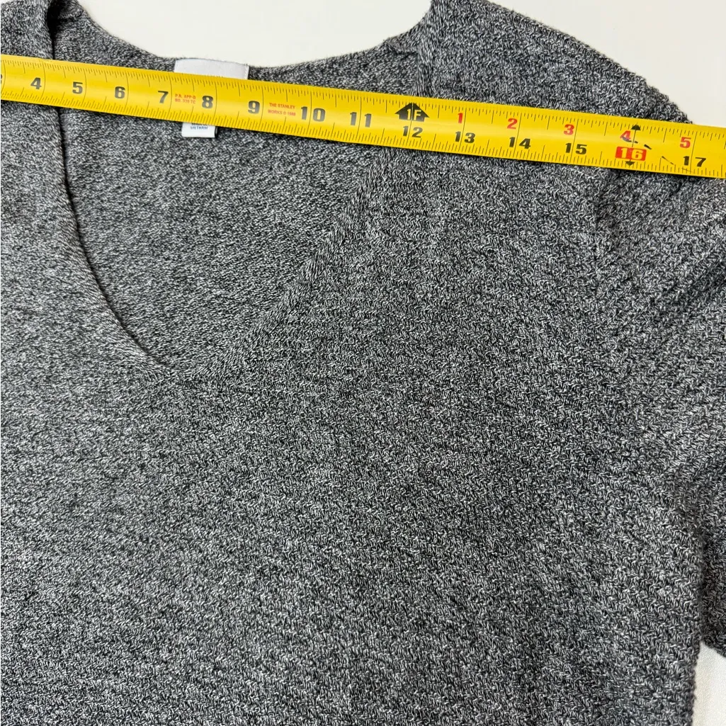 Old Navy Charcoal Knit V-Neck Sweater size L - Image 5
