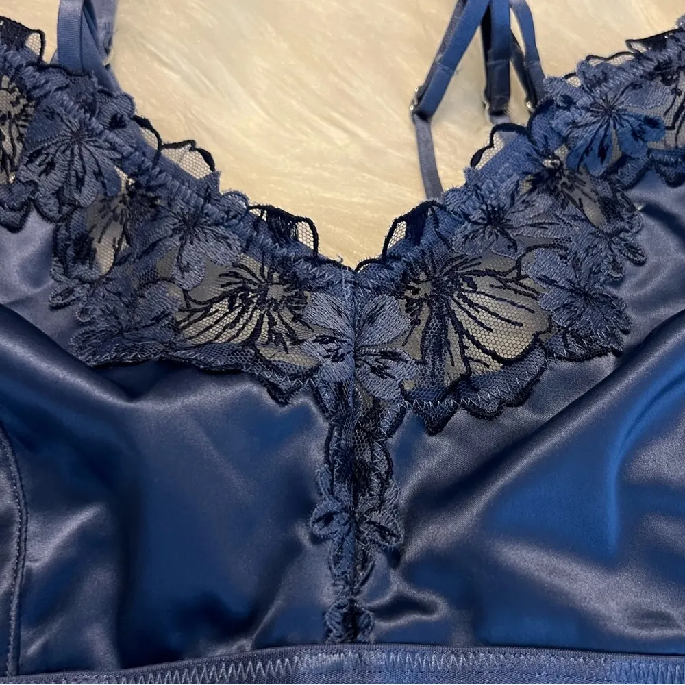 Aerie Blue Satiny Bra Size XL unpadded under wireless lace trim strappy back - Image 3