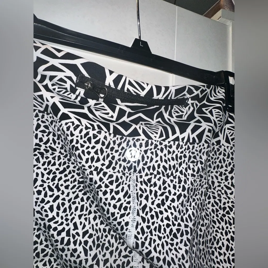 Lululemon Real Quick Tight
Miss Mosaic White / Posey Black White - Image 13