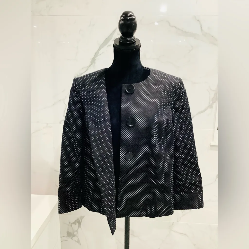 The most ATTRACTIVE &CUTE jacket 🖤🤍🖤🤍🖤 - Image 10