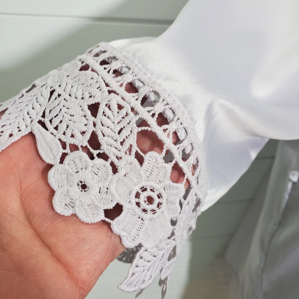 Kennedy Blue Satin and Lace Robes‎ Bundle of 2. White and Light Green. One size. - Image 7