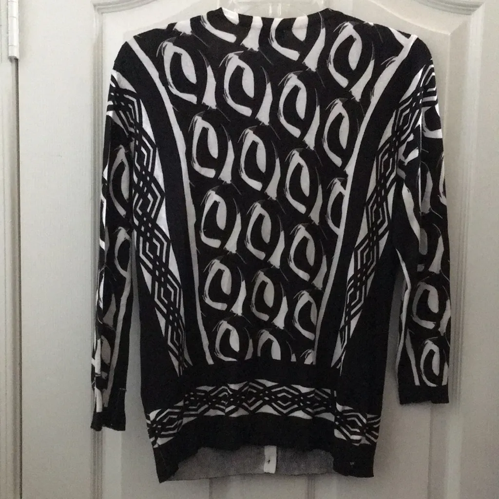 FINAL MARKDOWN Ladies’ Joseph A Cardigan (M) - Image 8