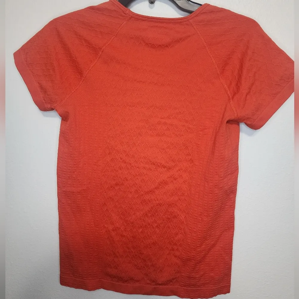 Athleta orange short sleeve top size medium - Image 3