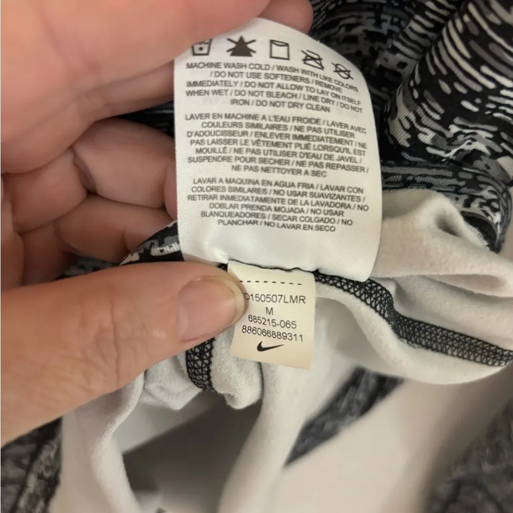 Nike Womens Pro Warm Training Scuba Hood Pull Over Top Size Medium Athle… - Image 6