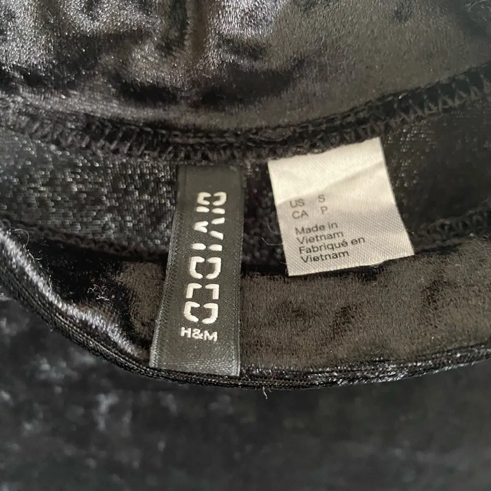 Velvet mock tutleneck top - Image 3