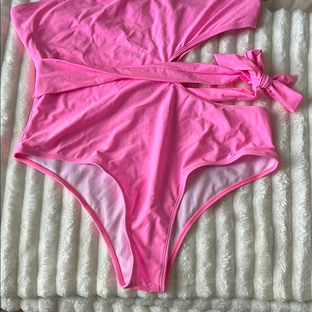 NWT Lillusory One - Image 3