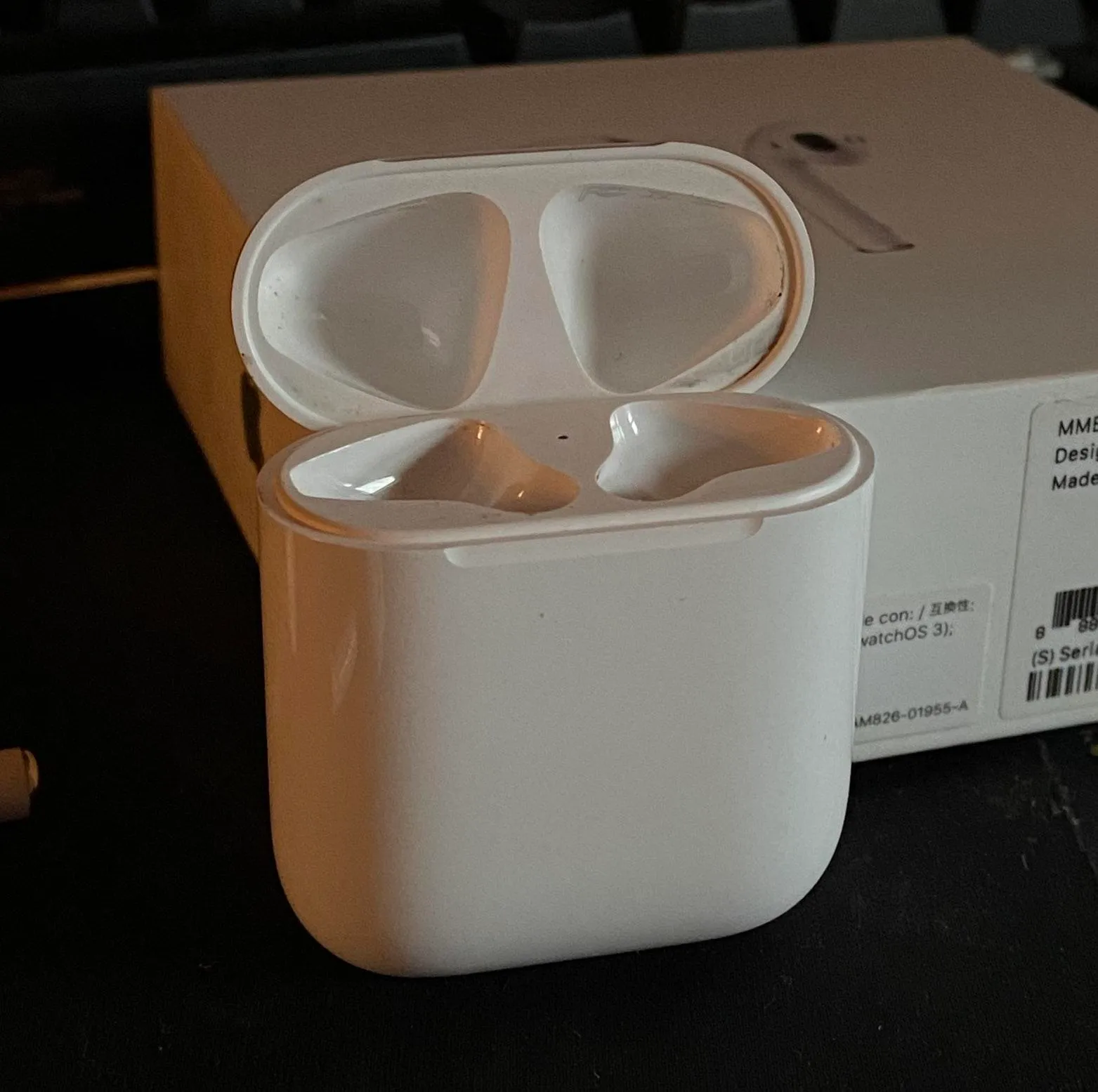 Apple AirPods - Image 8