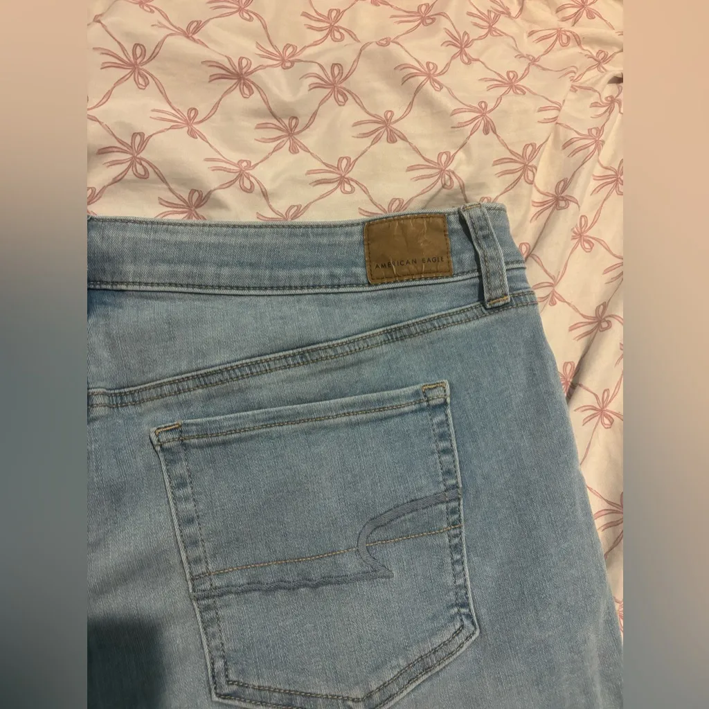 American Eagle Outfitters Midi Light Blue Jean Shorts Size 16 - Image 3