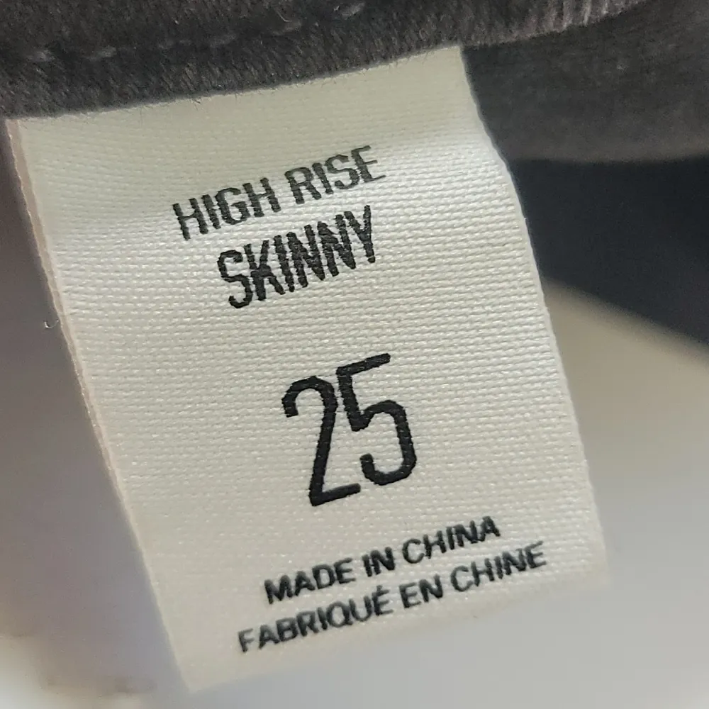 NWT! Urban Outfitters BDG Black High Rise Pull On Side Zip Skinny Jeans 25 - Image 4