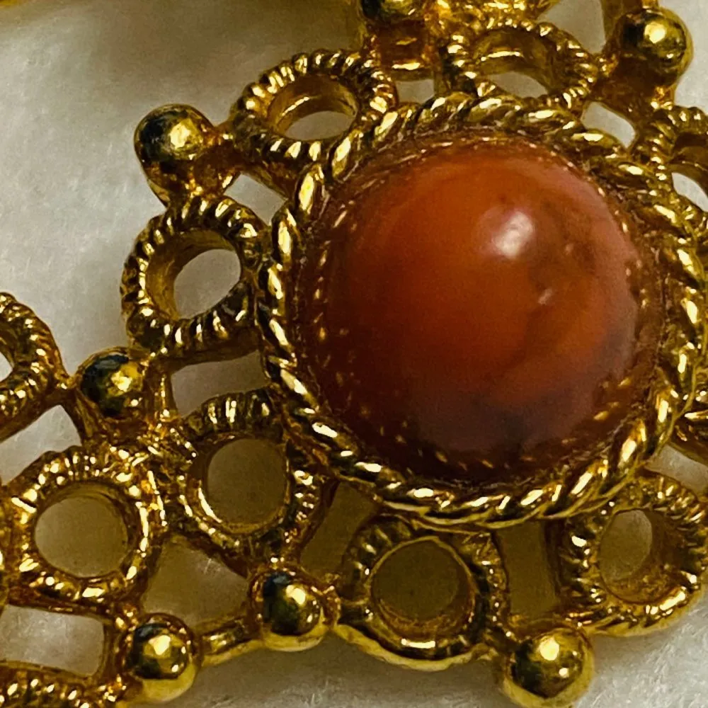 Sarah Coventry Jewelry Pin Brooch Gold Color Metal Stone Settings Filigree Style - Image 4