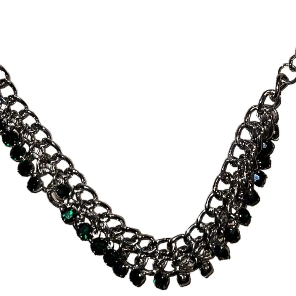 Very pretty silver choker style necklace with green sparkly dangle stone design Silver - Image 2