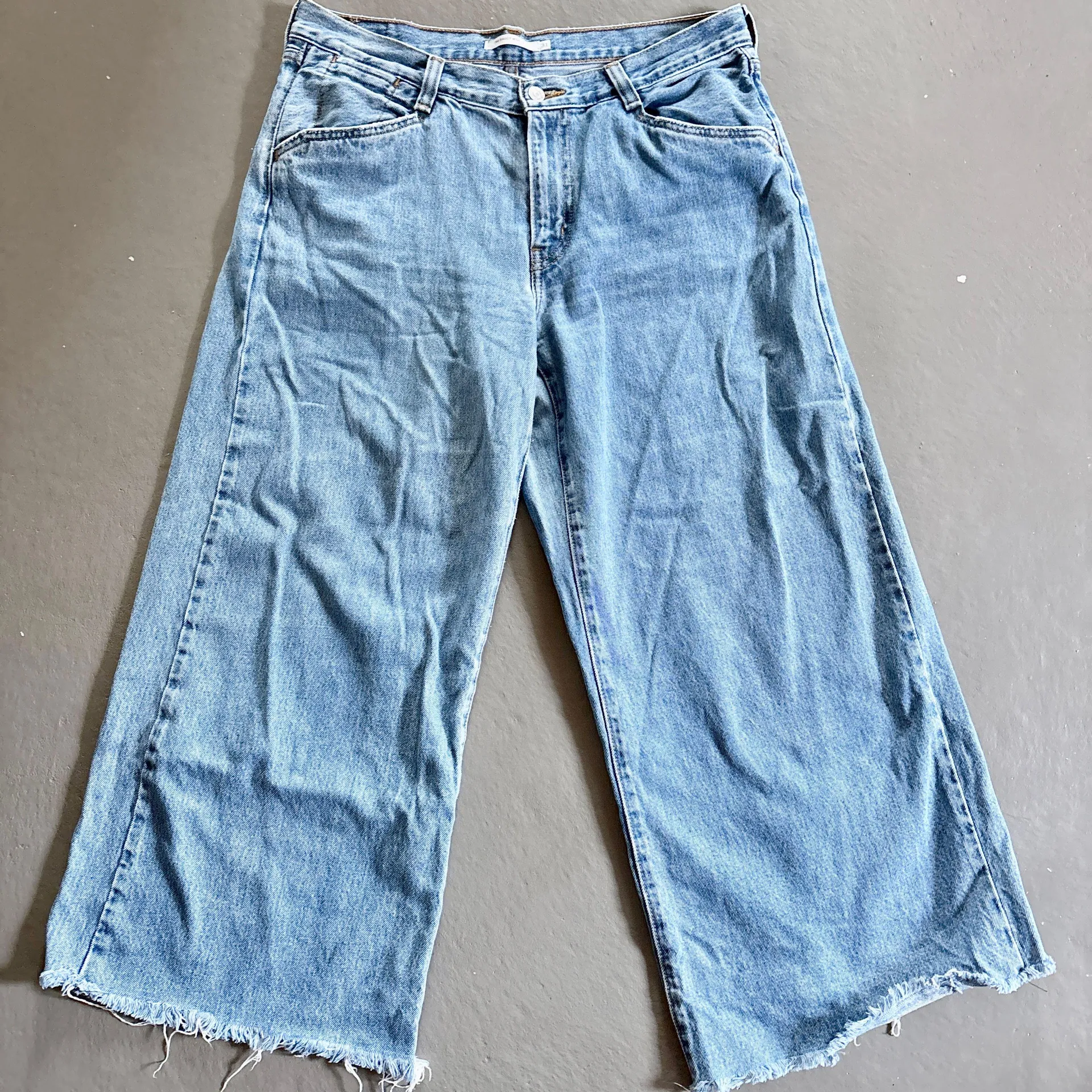 Levi’s Baggy Wide Leg Medium Wash Jeans 31 - Image 3