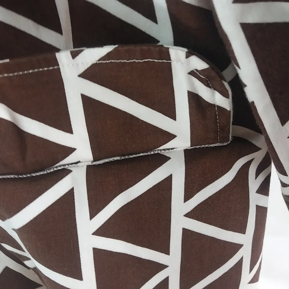 Dana Kay 20W Triangle Pattern Waist Zip Front Blazer Plus in Brown White - Image 3