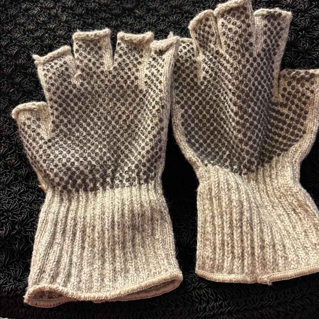 Cozy Fingerless Knit Gloves - Image 2