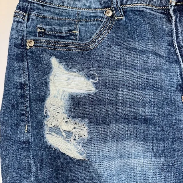 Almost Famous Denim Shorts Distressed Ripped‎ Blue Jean Casual Size 9 - Image 9