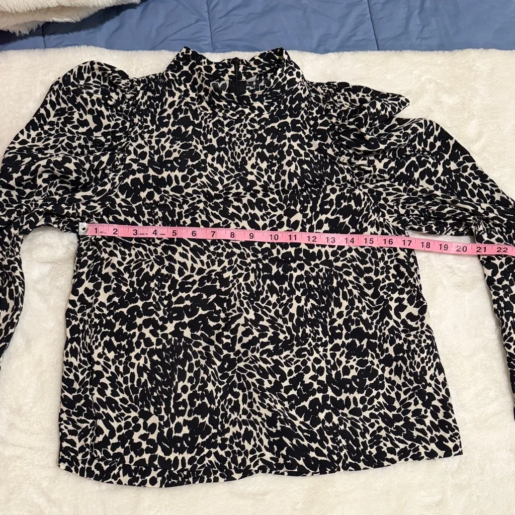 Zara black and cream animal print puff sleeve mock neck blouse Size Small - Image 9