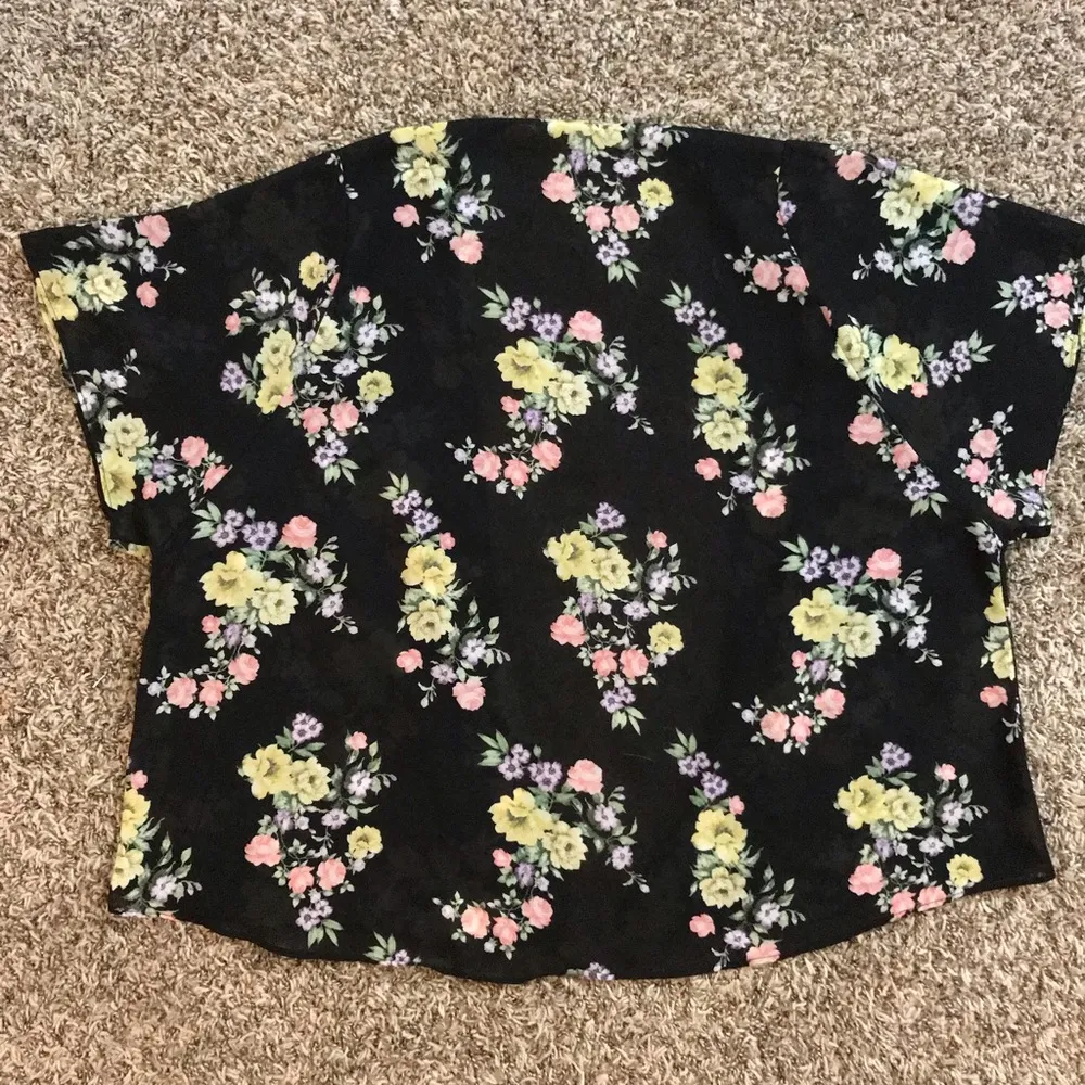 Heart & Hips floral kimono short sleeve cardigan top - Image 4