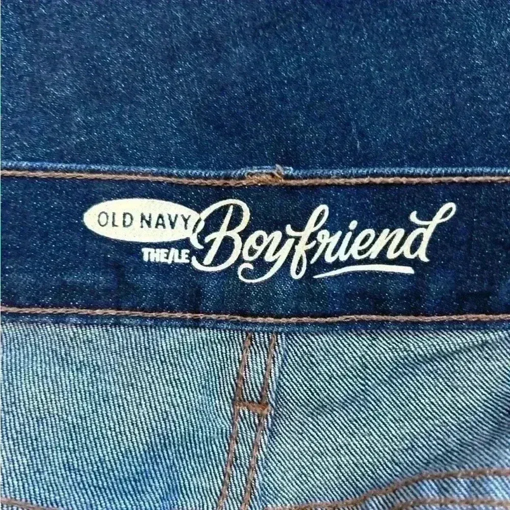 Old navy the boyfriend dark wash blue distressed jeans in size 4 - Image 5