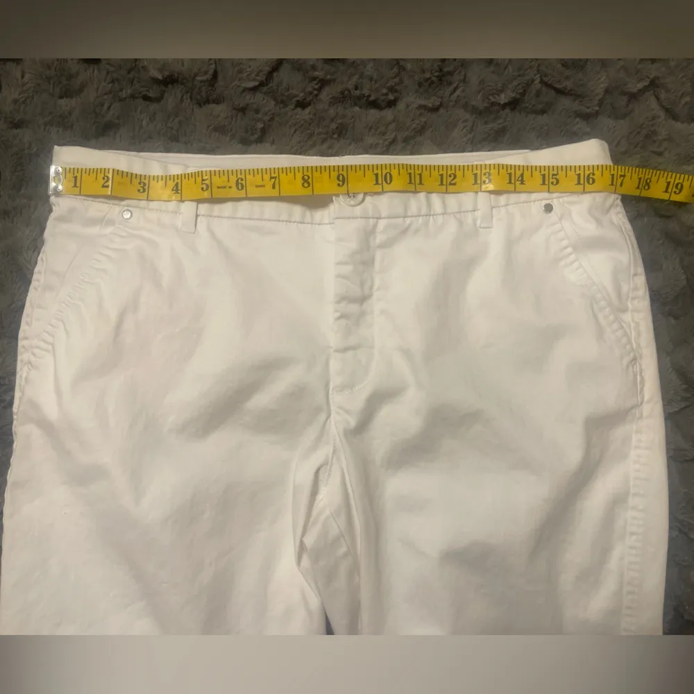 Intro. Love the fit White shorts. Size 12P - Image 3