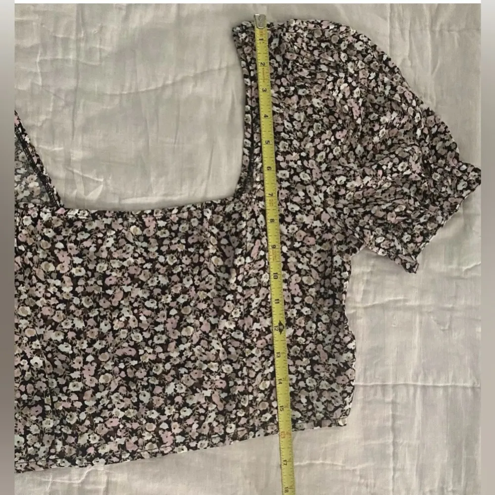 Urban Outfitters Daisy Crop Tank Size Medium - Image 5