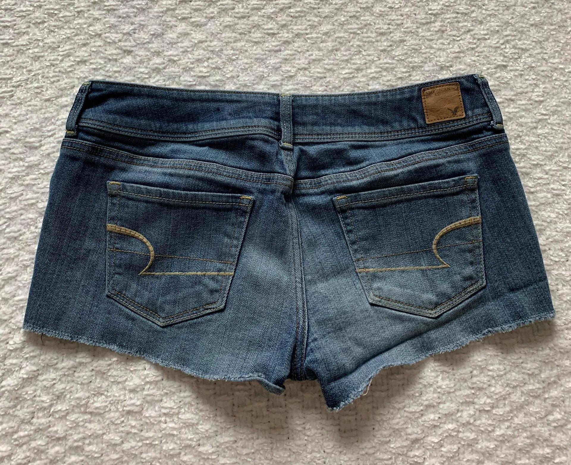 American Eagle Two Button Denim Shorts Size 10 Like New - Image 5