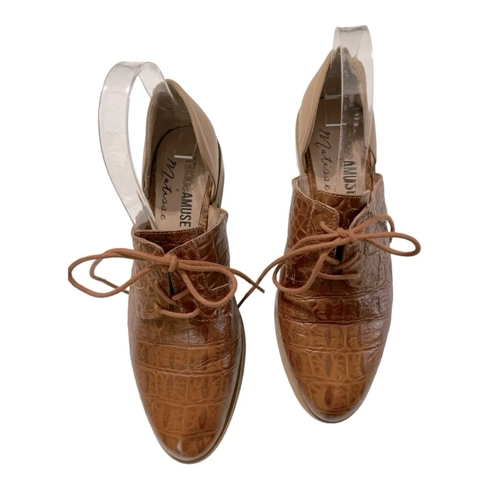 Amuse Society Women's
Brown Crocodile Print Almond
Toe Loafers Size 8.5 - Image 3