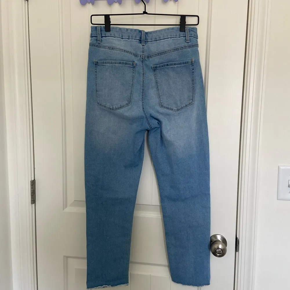 EUC | No Boundaries‎ junior’s light wash distressed hem jeans — size 11 - Image 5