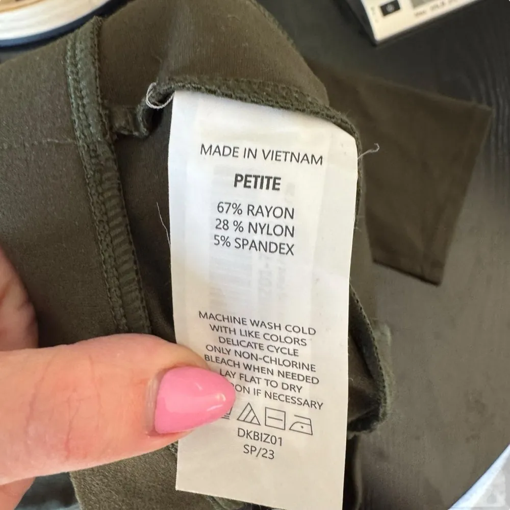 Quince - NWT Olive Green Slim Fit Ultra-Stretch Ponte Straight Leg Pants Sz MP - Image 9