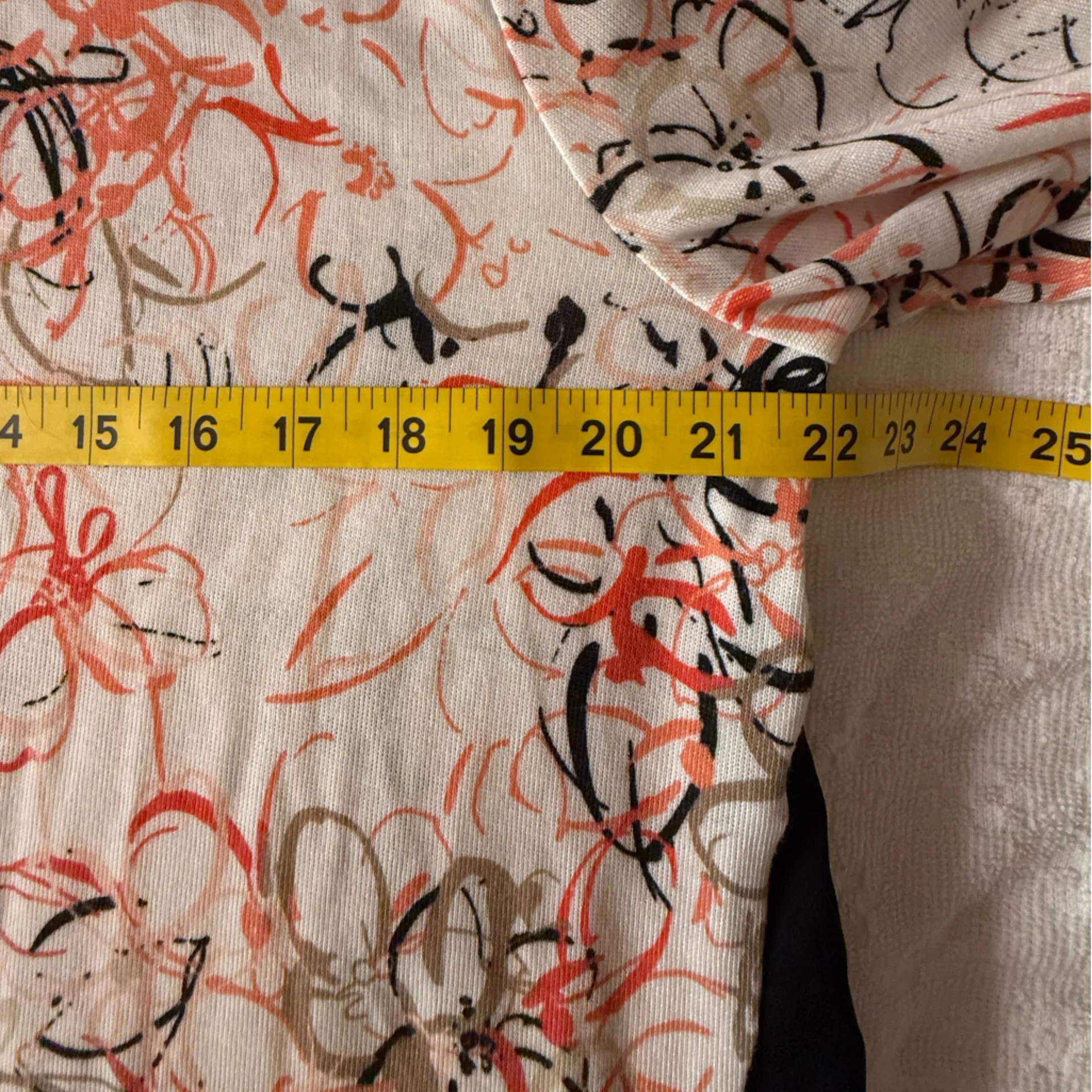 Dana Buchman White and Cream Graphic 3/4 Sleeve Blouse - Image 3