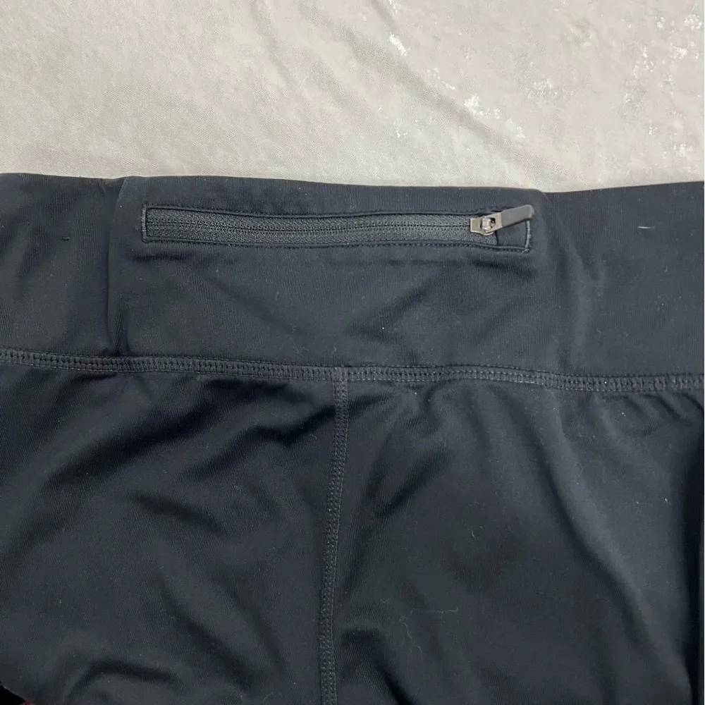 Nike dri-fit xs black leggings with back pocket drawstring on the inside - Image 8