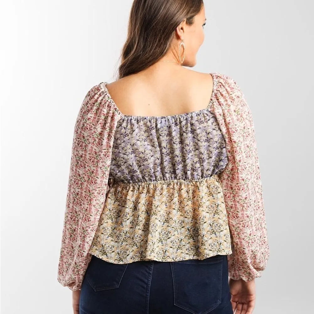 Buckle Floral Chiffon Keyhole Top Size Medium - Image 11