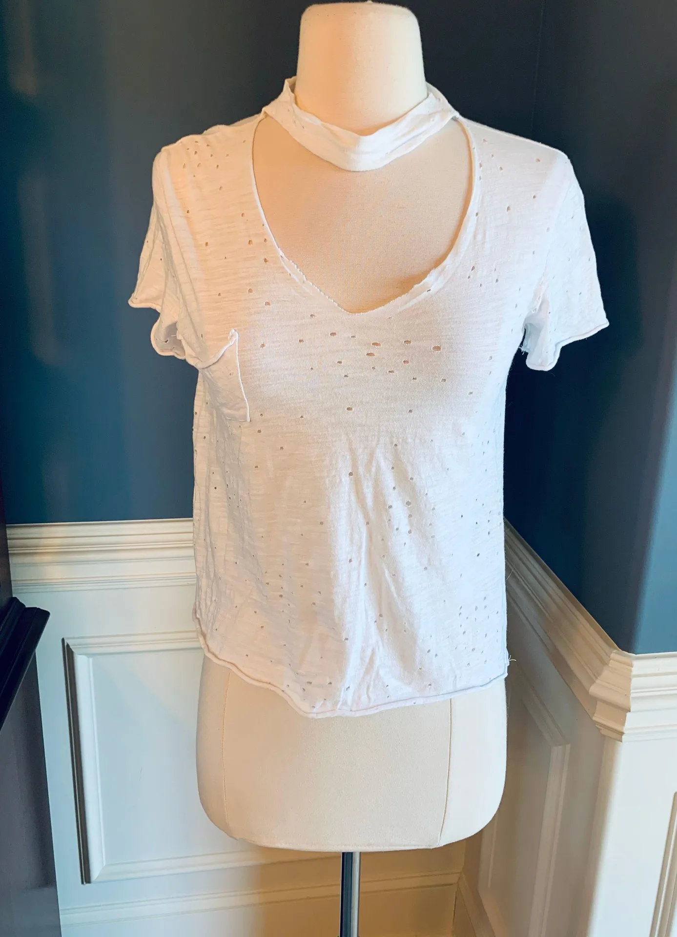 White Crop Top Boutique Distressed Shirt Small - Image 3