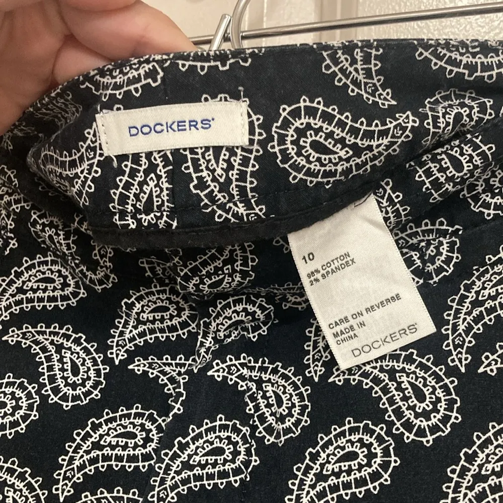 Dockers Navy and White Paisley Skort - Image 5